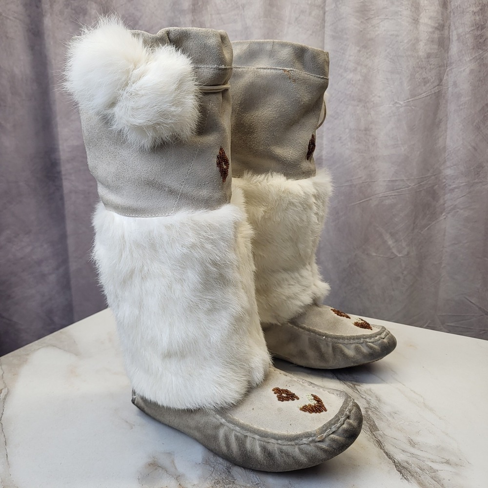 Naughty Monkey Eskimo Snow Moccasin Boots White Women's Size 9 Suede Shearling